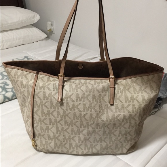 Womens Micheal Kors hand bag - Picture 2 of 7